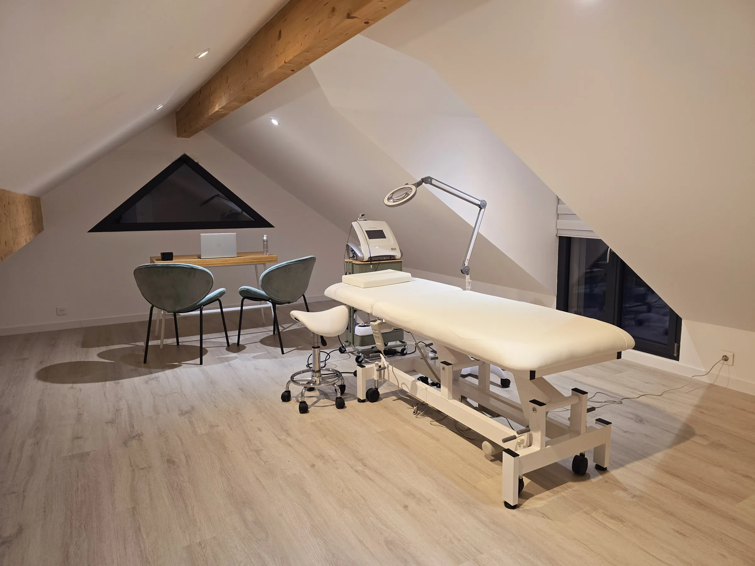 Salle de soins ESTHÉADERM à Montry