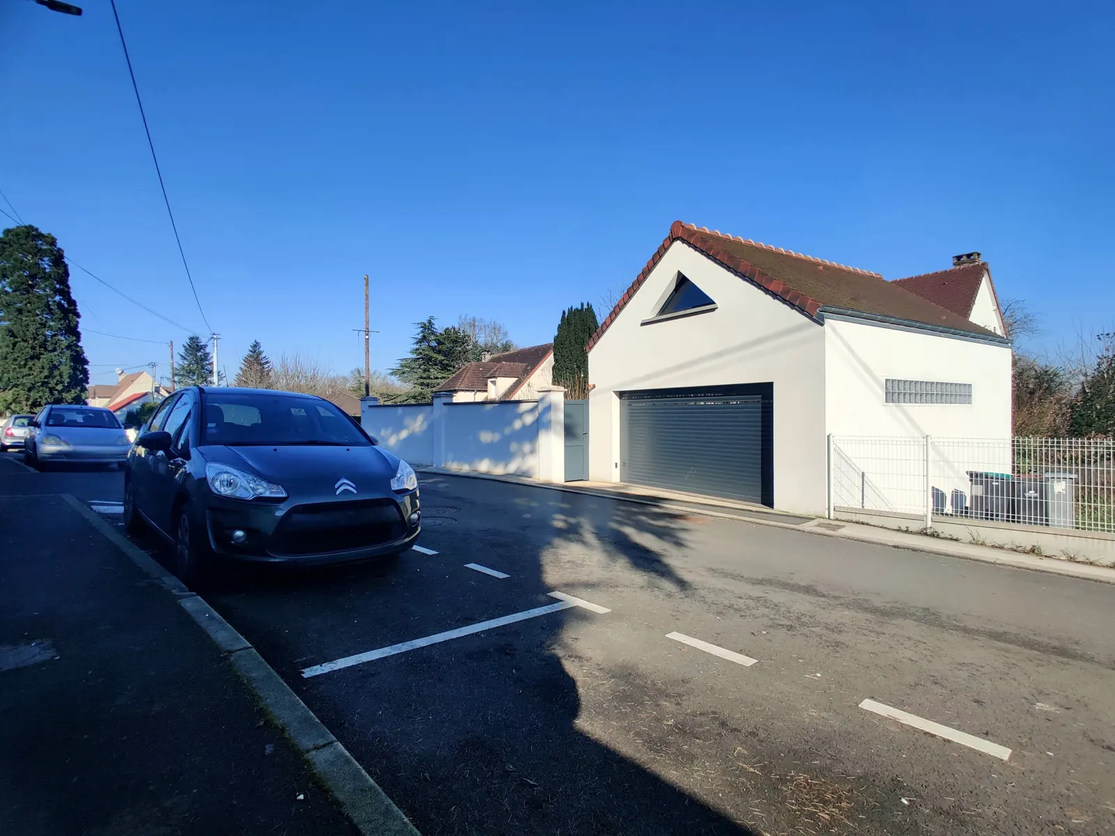 Façade du cabinet et parking gratuit