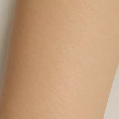 Peau lisse après une séance d’épilation définitive par électrolyse